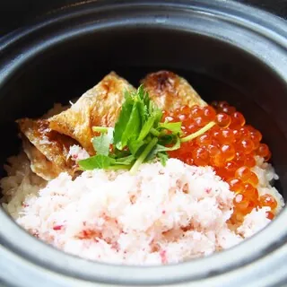 上越やすだ 銀座二丁目店的三宝砂锅饭
