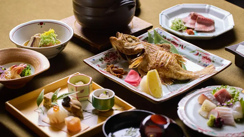 上越やすだ 銀座二丁目店的会席料理